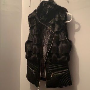 Guess sleevless jacket
